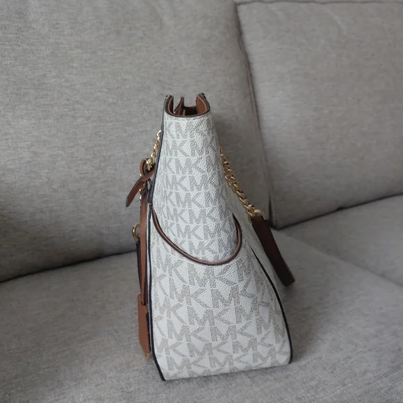 Michael Kors Jet Set Travel Tote Bag - Picture 3 of 11